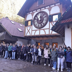 10ad4f3e-ff0a-49d9-ab72-200adb59b561(1)